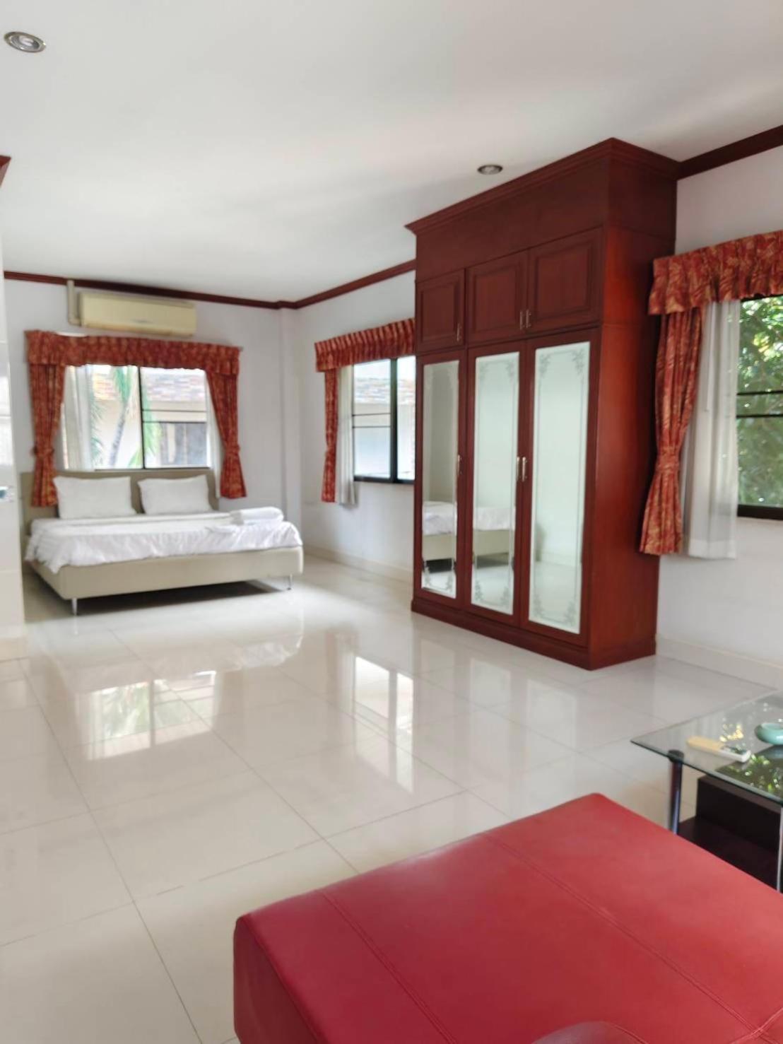 Selina Place Hotel Pattaya Exterior photo