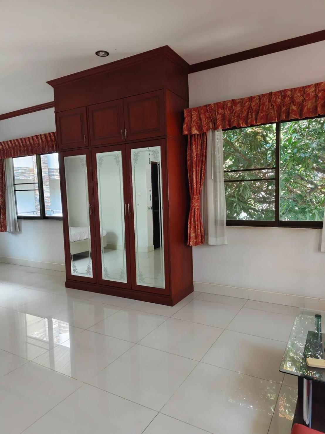 Selina Place Hotel Pattaya Exterior photo