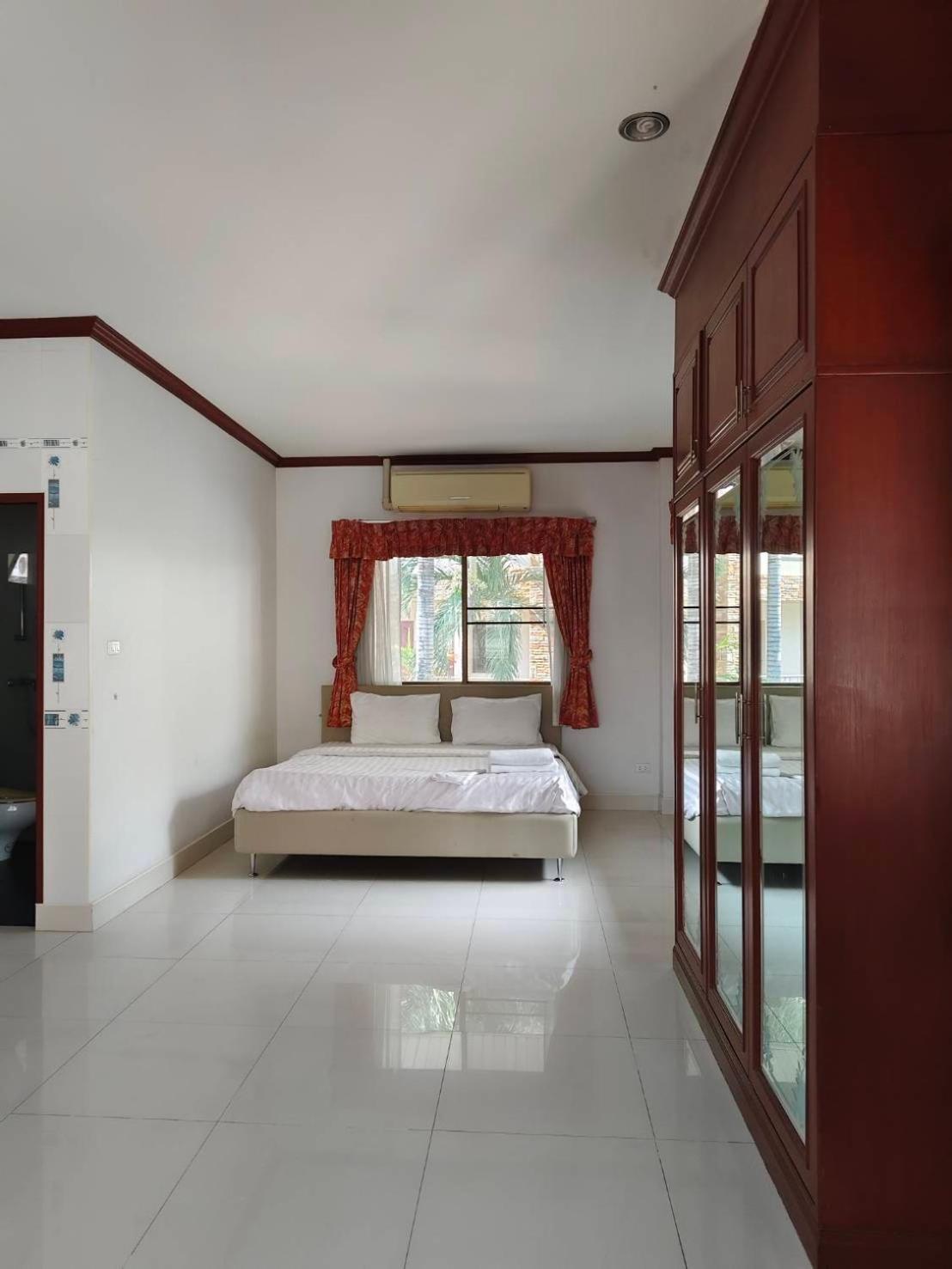 Selina Place Hotel Pattaya Exterior photo