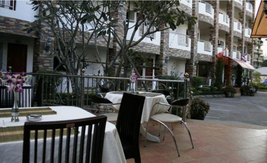 Selina Place Hotel Pattaya Exterior photo