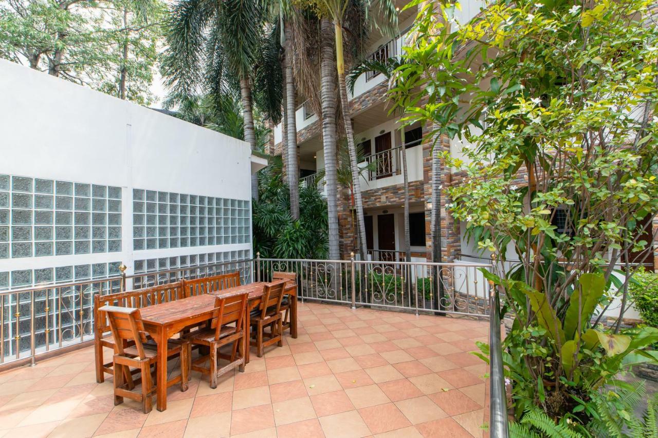 Selina Place Hotel Pattaya Exterior photo